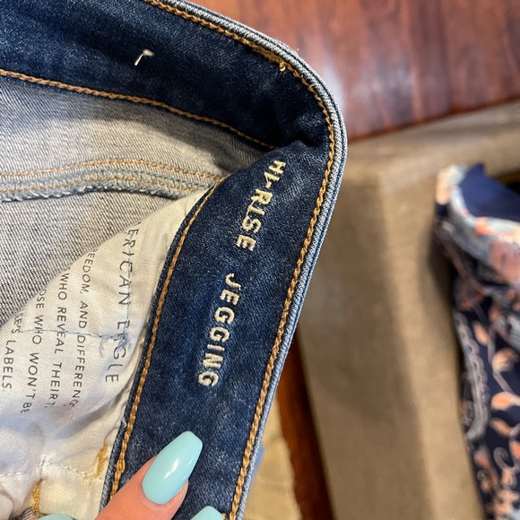 American Eagle High-Rise Jegging - Picture 6 of 8